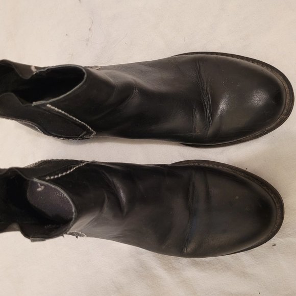 Urban Outfitters black chelsea boot - Picture 3 of 11